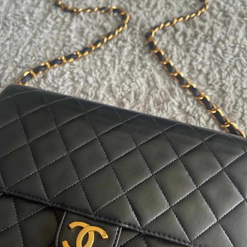 Chanel Vintage Bag 24k gold plated hardware in black - Picture 2 of 8